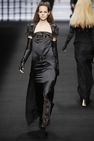 Vestido largo saten negro hombros y cintura bordada Karl Lagerfeld